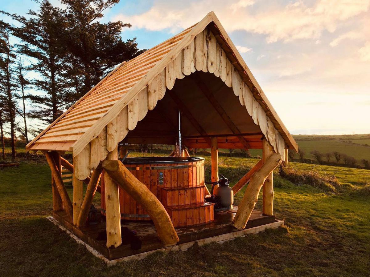 Rustic Timber Log Gazebo (3m by 3m) Rustic Timber Log Gazebo (3m by 3m)